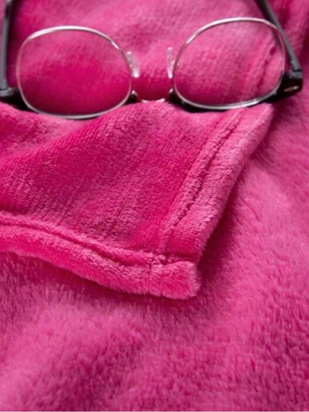 Plush Hot Pink Soft Comfy Large Blanket. NEW